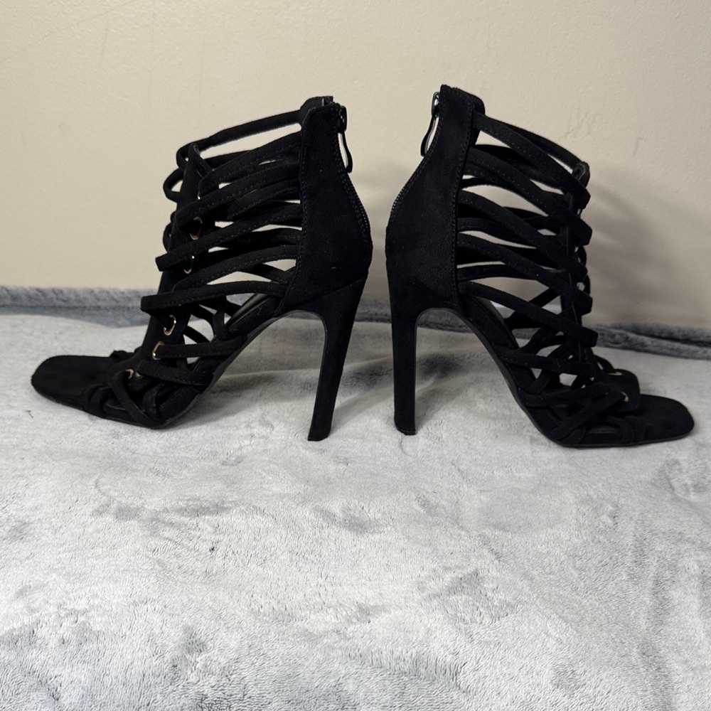 Windsor Black Faux Suede “In The Loop” Grommet Heel Booties - Size 6.5 - Picture 3 of 13